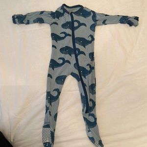 KicKee Pants 6-9 month whales.